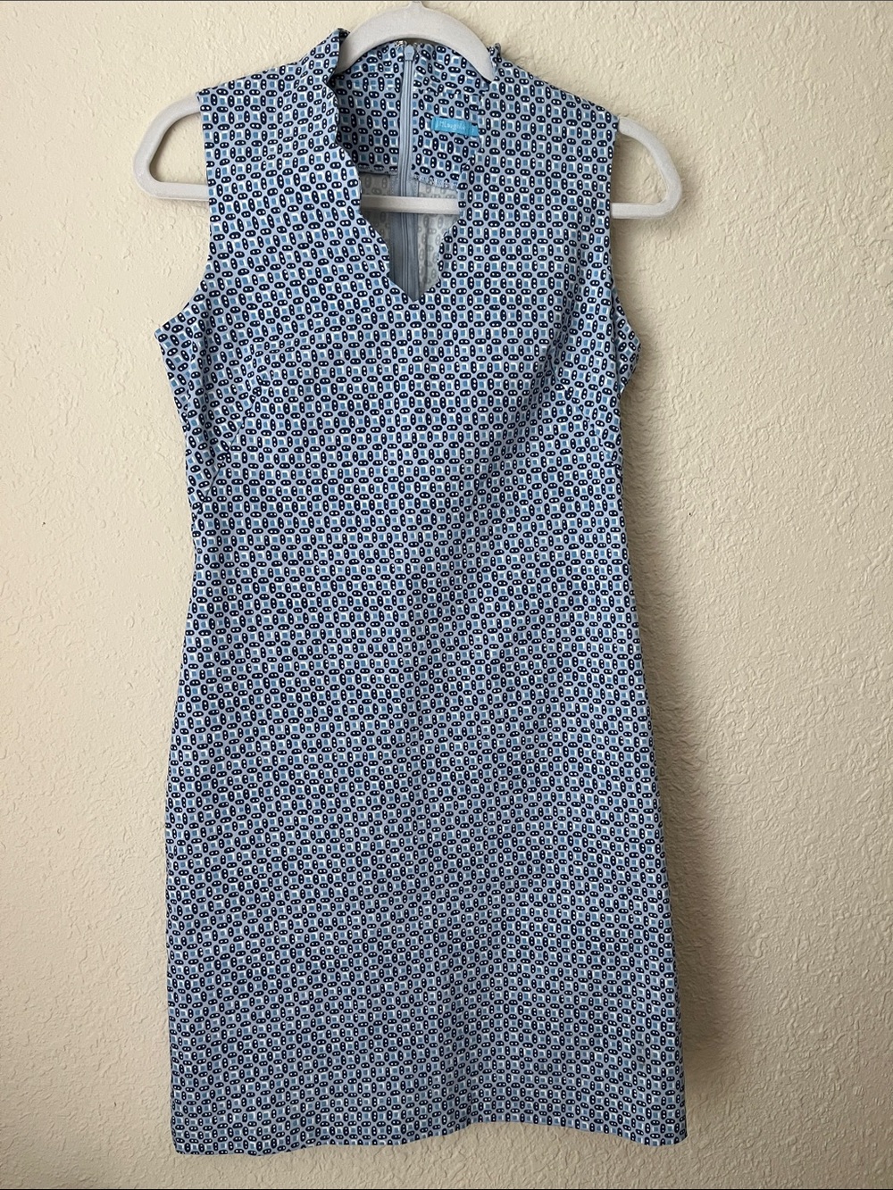 J. McLaughlin Navy and White Geometric Sleeveless Shift Dress